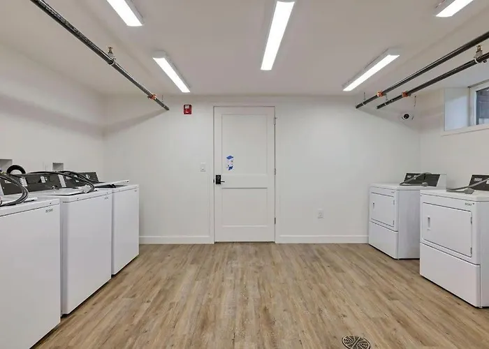 Loft With Pool Table! Pet-friendly Haven! Apartment