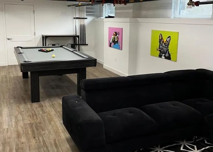Loft With Pool Table! Pet-friendly Haven! Apartment *