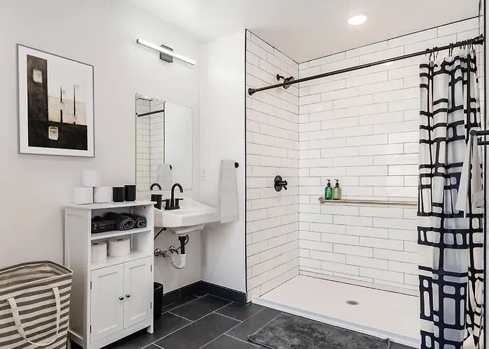 Loft With Pool Table! Pet-friendly Haven! Apartment *
