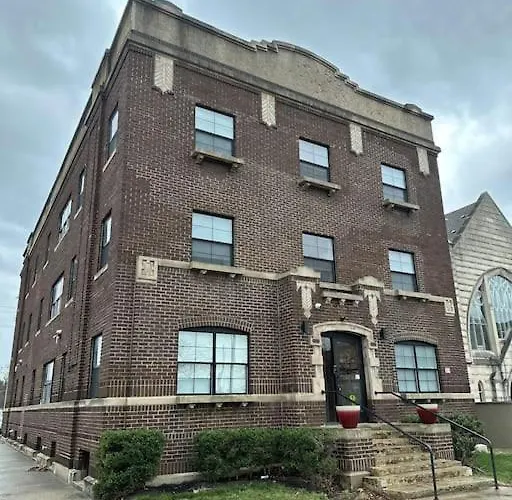 Loft With Pool Table! Pet-friendly Haven! Apartment Columbus