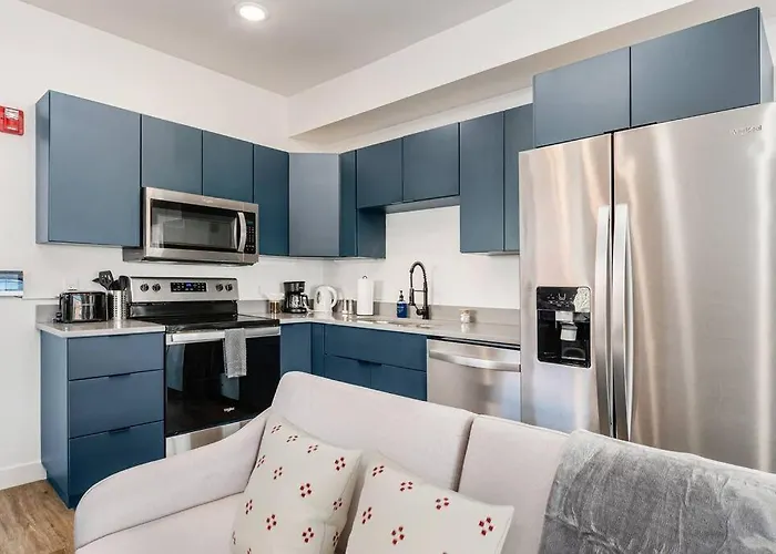 Apartment Loft With Pool Table! Pet-friendly Haven!